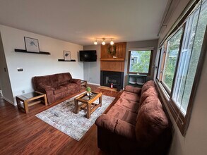 1660 Eastridge Dr, Unit Eastridge Dr #301 in Anchorage, AK - Building Photo - Building Photo