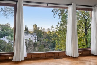 15135 Encanto Dr in Los Angeles, CA - Building Photo - Building Photo