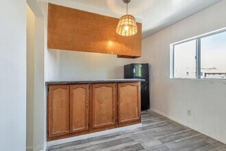 847 W 43rd St in Los Angeles, CA - Building Photo - Building Photo