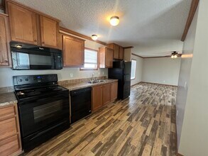 143 Smokey Hill River Ct in Adrian, MI - Building Photo - Building Photo