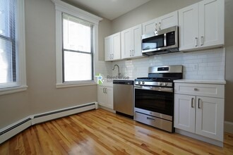 72 Gardner St, Unit E1 in Boston, MA - Building Photo - Building Photo