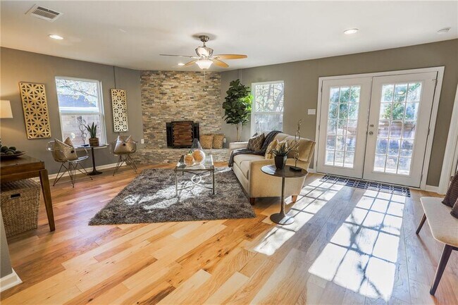 property at 407 W Odell St