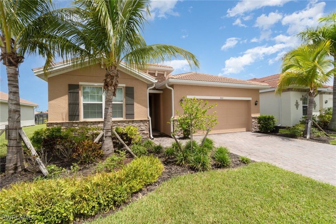 3013 Birchin Ln in Ft. Myers, FL - Foto de edificio