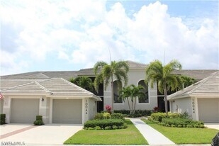 10044 Siesta Bay Dr in Naples, FL - Building Photo