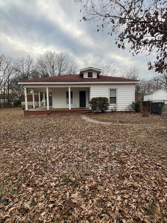 2102 Brightwood School Rd in Greensboro, NC - Building Photo