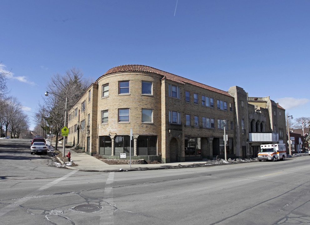 2483 S Kinnickinnic Ave in Milwaukee, WI - Foto de edificio