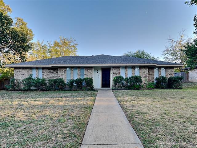 208 Wesley Dr in Desoto, TX - Building Photo