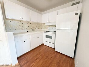 212 Orland St in Las Vegas, NV - Building Photo - Building Photo
