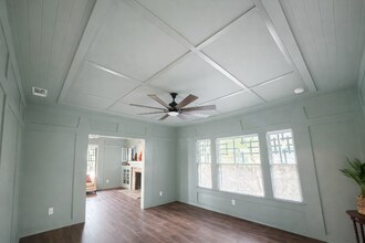 843 Rigsby Ave in San Antonio, TX - Foto de edificio - Building Photo