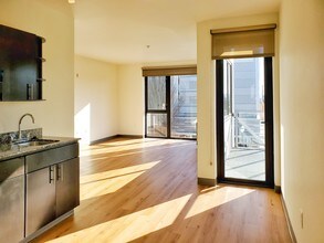 Milano in Portland, OR - Foto de edificio - Building Photo