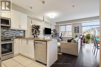 272 Georgian Dr in Oakville, ON - Building Photo - Building Photo