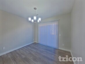 1334 Peach Park Ln in Charlotte, NC - Foto de edificio - Building Photo