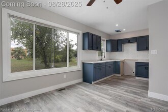 5124 W Chicago, Unit Apt 2 in Detroit, MI - Building Photo - Building Photo