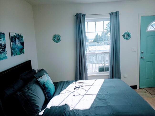 2195 Fleming Ave, Unit Studio apt w kitchenette in Tillamook, OR - Foto de edificio - Building Photo