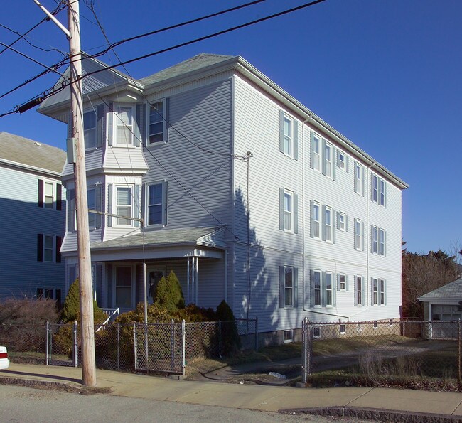 76 Globe St in Fall River, MA - Building Photo - Building Photo