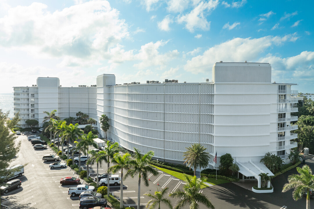 Ambassador II in Palm Beach, FL - Foto de edificio