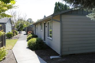 Seneca Terrace in Milwaukie, OR - Building Photo - Building Photo