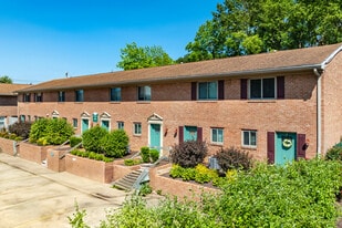 Greenbriar Gardens in Parkersburg, WV - Building Photo
