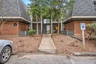 108 Ephesus Church Rd in Chapel Hill, NC - Building Photo