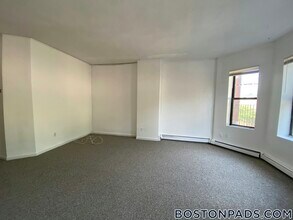 63 S Huntington Ave in Boston, MA - Building Photo - Building Photo