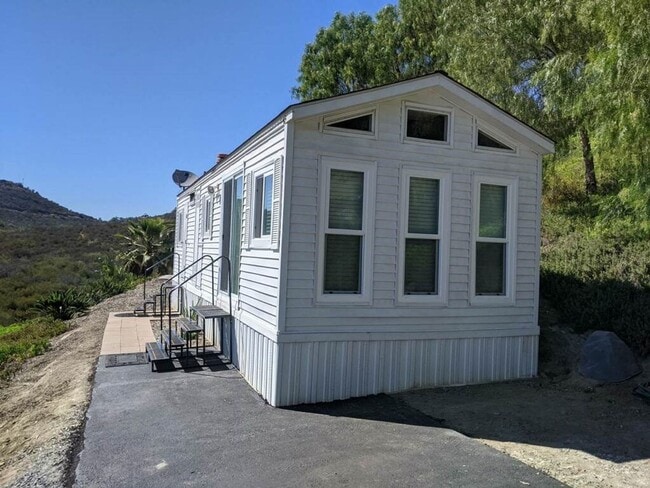 3512 El Paso Alto in Vista, CA - Building Photo - Building Photo