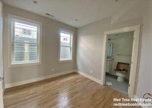 72 Spring St, Unit 2 in Cambridge, MA - Building Photo - Building Photo