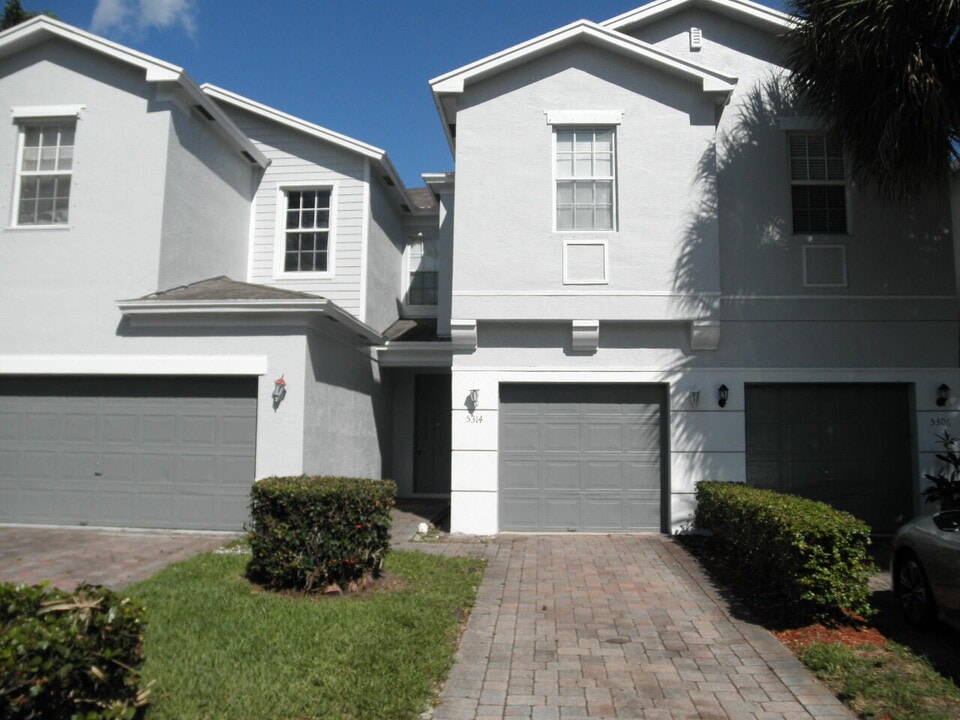 5314 White Oleander in West Palm Beach, FL - Building Photo