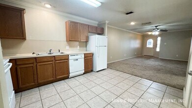 807 N Englewood Ave in Lubbock, TX - Building Photo - Building Photo