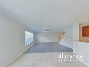 19514 Timberbluff Dr in Land O Lakes, FL - Building Photo - Building Photo