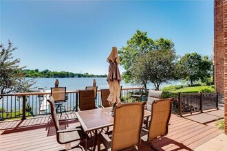 329 Geneva Ave N in Oakdale, MN - Building Photo - Building Photo