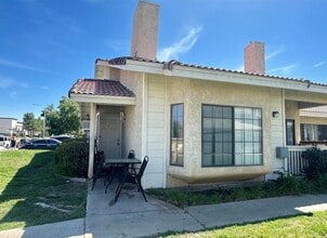 43731 8th St E in Lancaster, CA - Building Photo - Building Photo