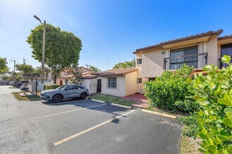 3809 SW 82nd Ave in Miami, FL - Building Photo - Building Photo