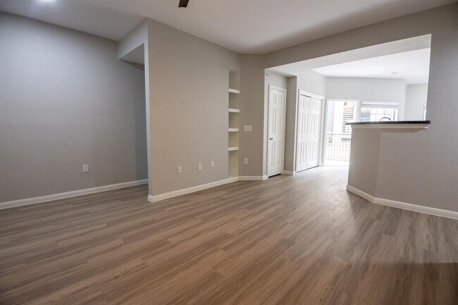 2320 Gracy Farms Ln in Austin, TX - Building Photo - Building Photo
