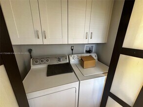 3520 Oaks Way, Unit 407 in Pompano Beach, FL - Foto de edificio - Building Photo