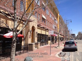 Uptown Square Apartamentos