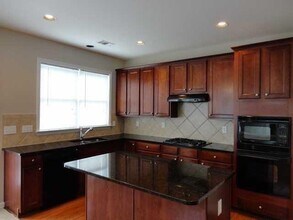 690 Pimlicon Pl in Suwanee, GA - Building Photo - Building Photo