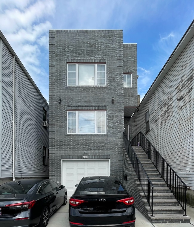 345 N 2nd St