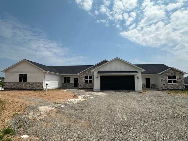 2129 Clover Field Dr in Green Bay, WI - Building Photo - Building Photo