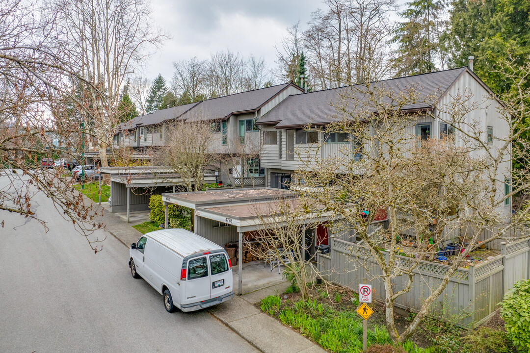 4792 Cedarglen Pl in Burnaby, BC - Building Photo