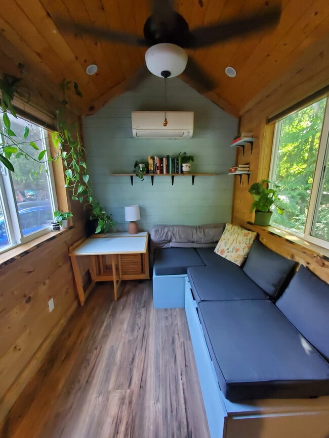 1716 11th Ave SE in Olympia, WA - Building Photo - Building Photo