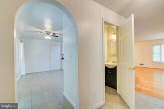 11621 Sourwood Ln in Reston, VA - Building Photo - Building Photo