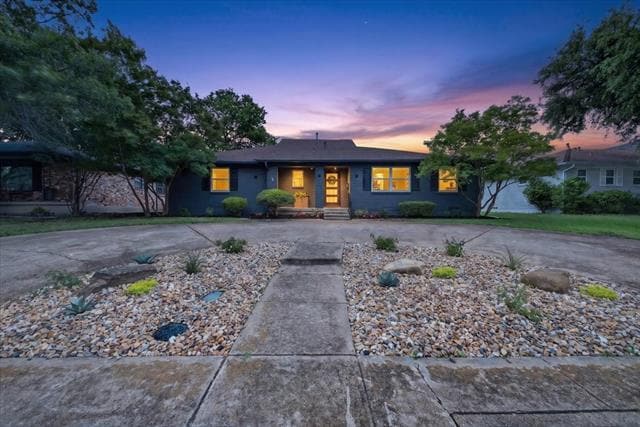 property at 3330 Sharpview Ln