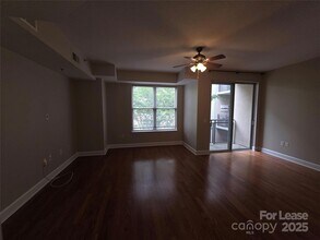 1315 East Blvd, Unit 404 in Charlotte, NC - Building Photo - Building Photo