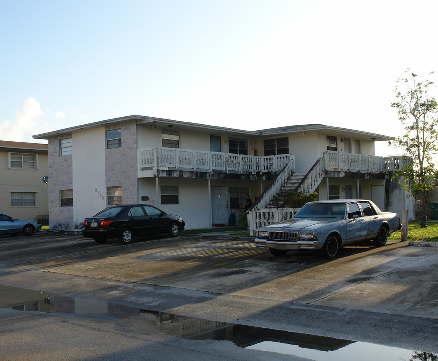 3760 SW 59th Ave in Fort Lauderdale, FL - Foto de edificio