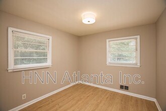 2065 Nettie Ct in Decatur, GA - Foto de edificio - Building Photo