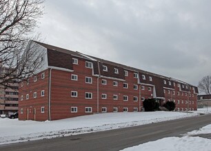 Park Place Apartments in Oshawa, ON - Building Photo - Building Photo