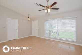 3858 N Chamberlain Blvd in North Port, FL - Foto de edificio - Building Photo