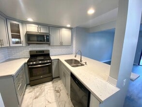 1371 S Walnut St in Anaheim, CA - Building Photo - Building Photo