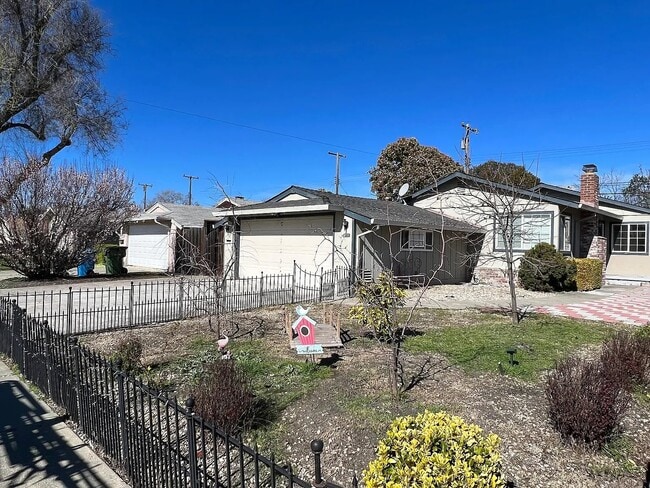 property at 3175 Machado Ave