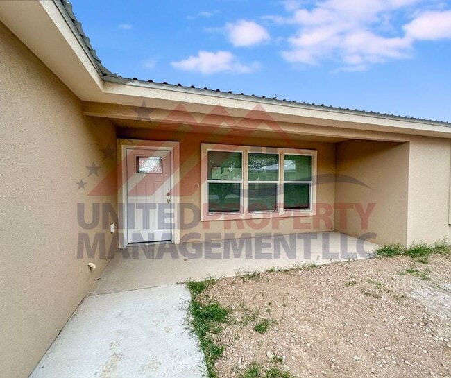 1204 W Ash St in Carlsbad, NM - Building Photo - Building Photo